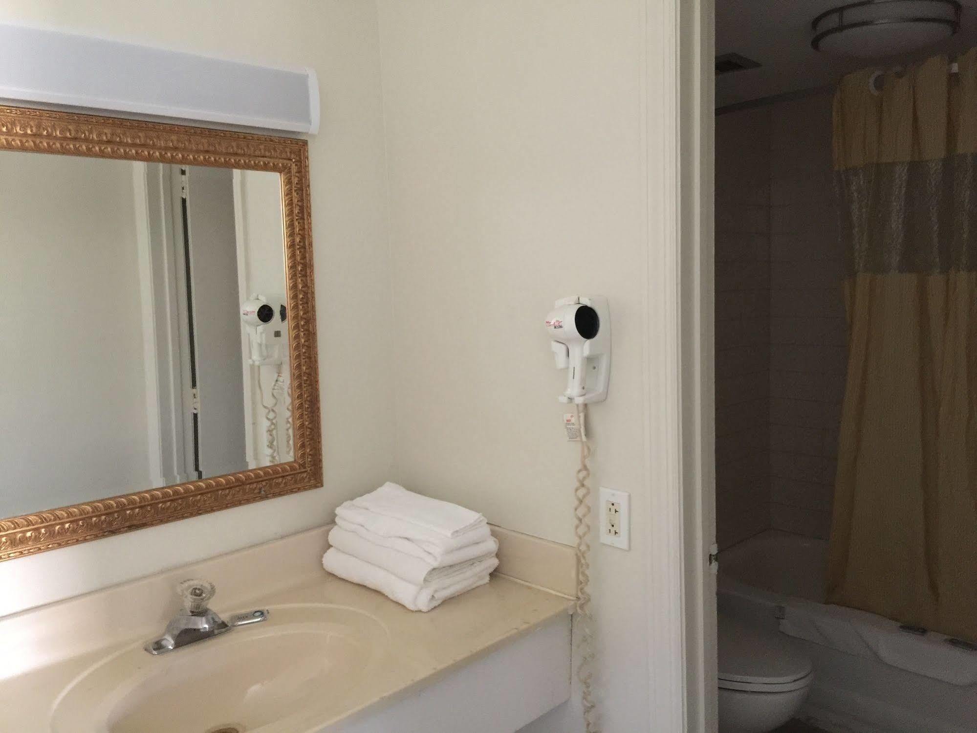 Red Carpet Inn & Suites - Danville Esterno foto