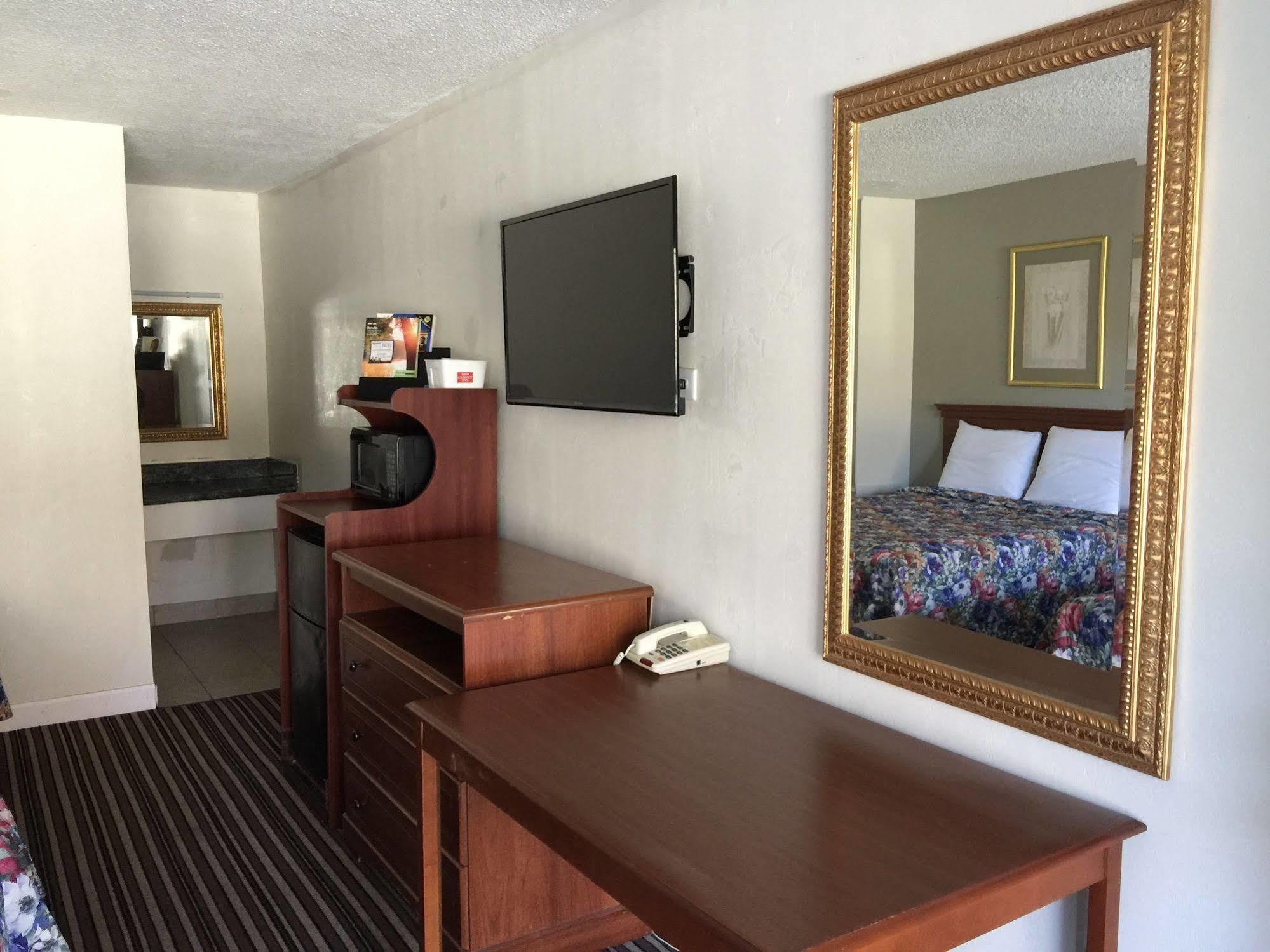 Red Carpet Inn & Suites - Danville Esterno foto